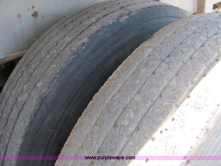 image for item 4618 2000 Red River Valley HULV237 live bottom trailer