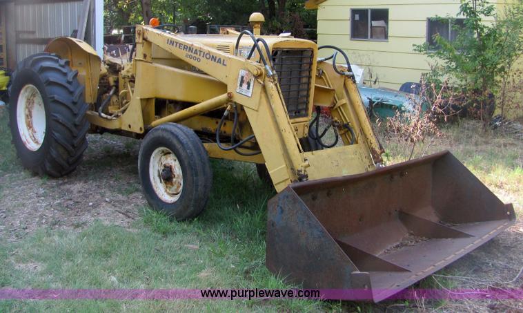 image for item 4806 International 2544 tractor with loader