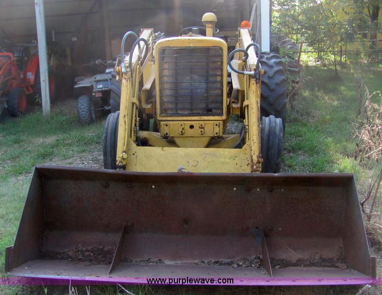 image for item 4806 International 2544 tractor with loader