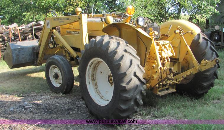 image for item 4806 International 2544 tractor with loader