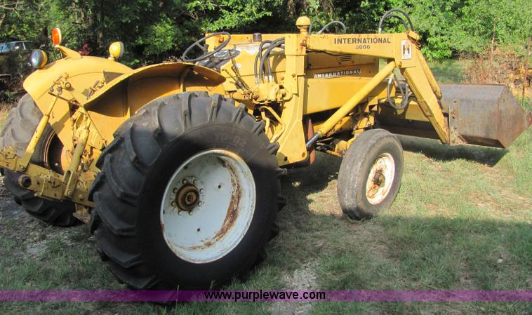 image for item 4806 International 2544 tractor with loader