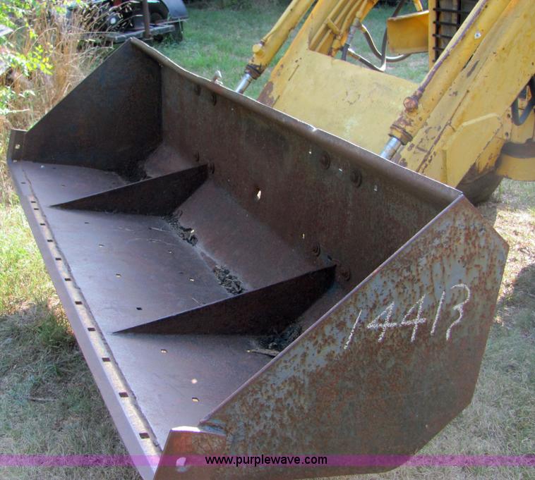 image for item 4806 International 2544 tractor with loader