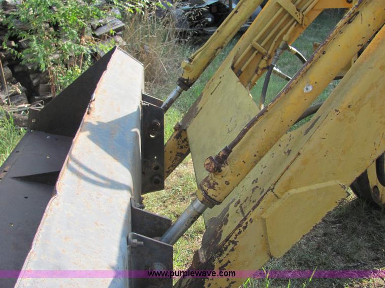 image for item 4806 International 2544 tractor with loader