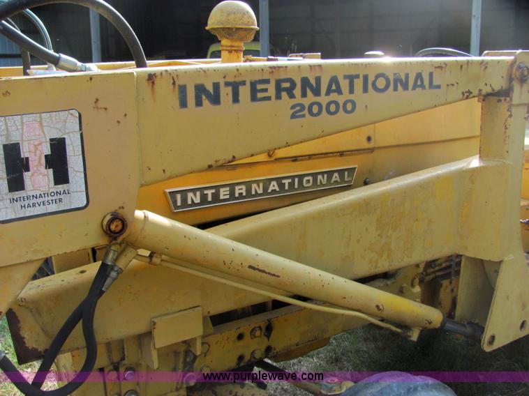 image for item 4806 International 2544 tractor with loader