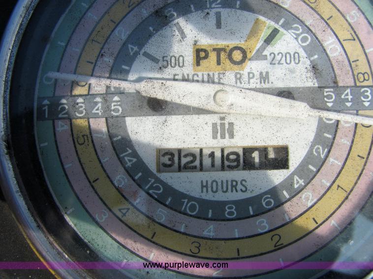 image for item 4806 International 2544 tractor with loader