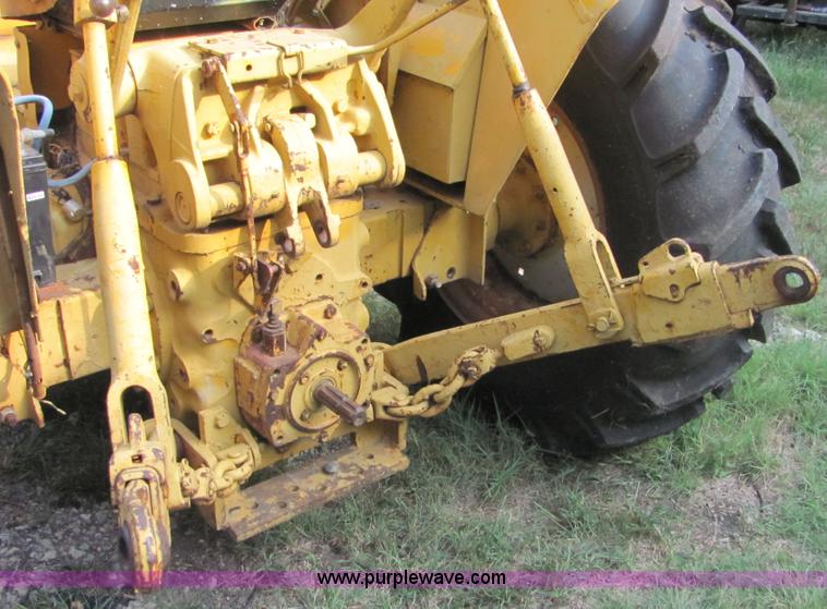 image for item 4806 International 2544 tractor with loader