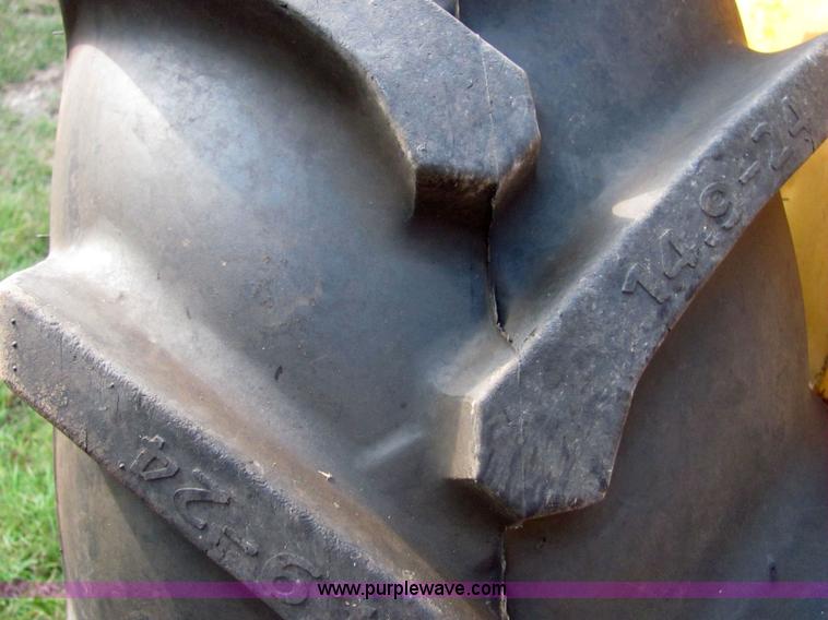 image for item 4806 International 2544 tractor with loader