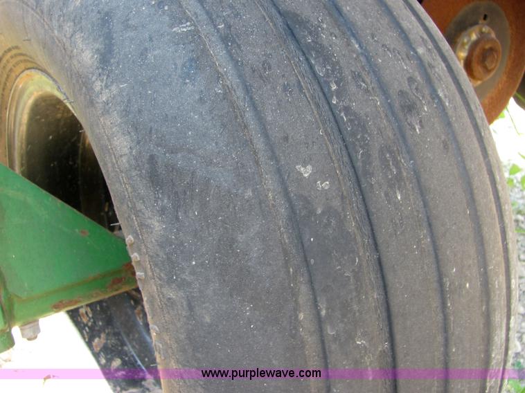 image for item 4827 1995 Great Plains GP2SF30 two section folding drill