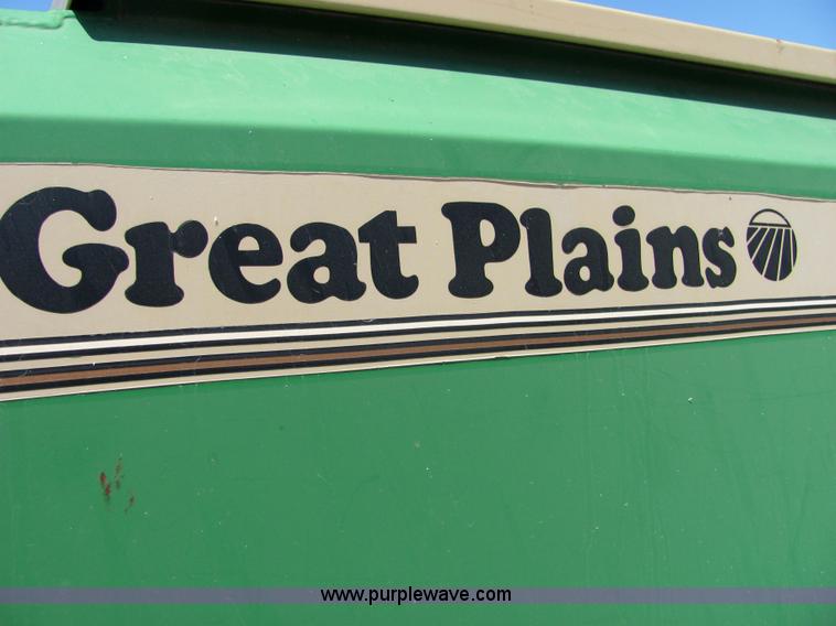 image for item 4827 1995 Great Plains GP2SF30 two section folding drill