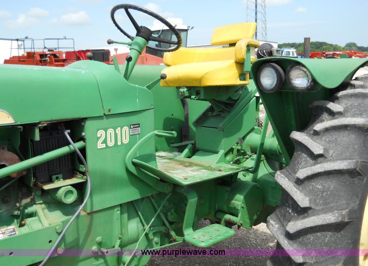 image for item 5000 John Deere 2010 tractor