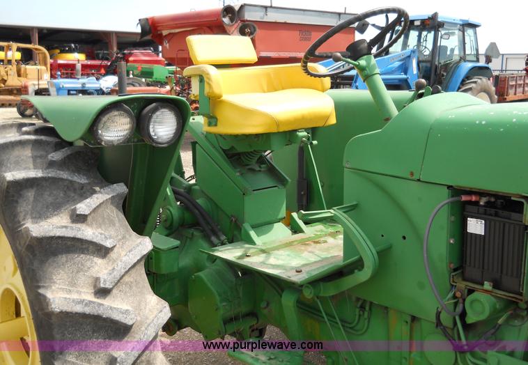image for item 5000 John Deere 2010 tractor
