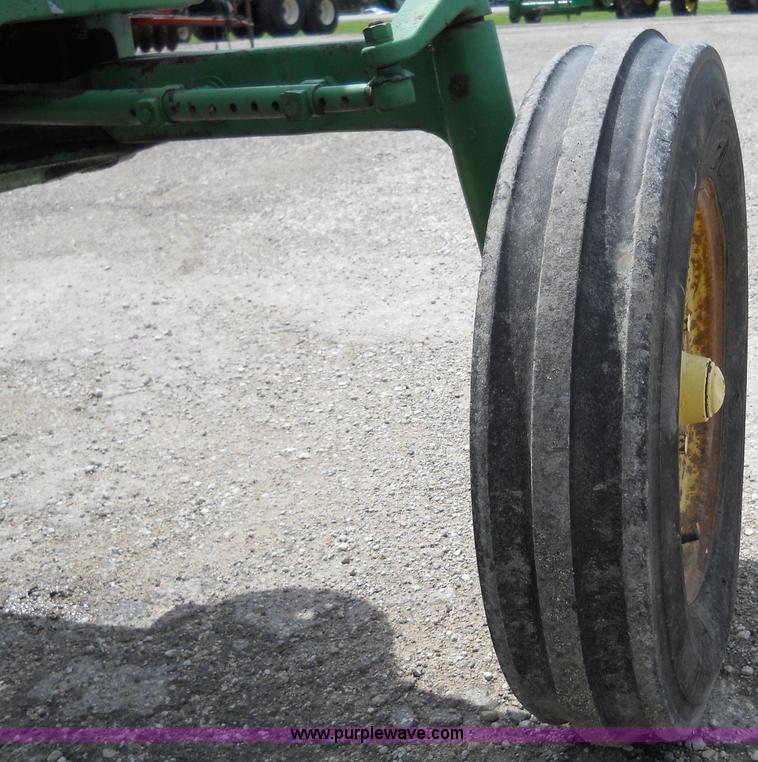 image for item 5000 John Deere 2010 tractor