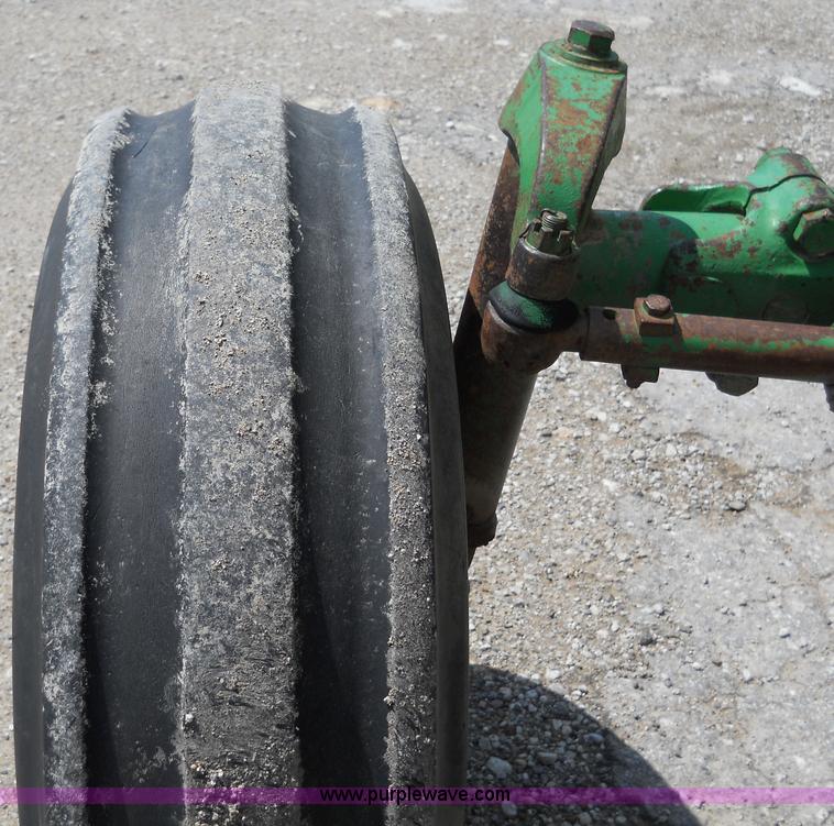 image for item 5001 John Deere 3020 tractor