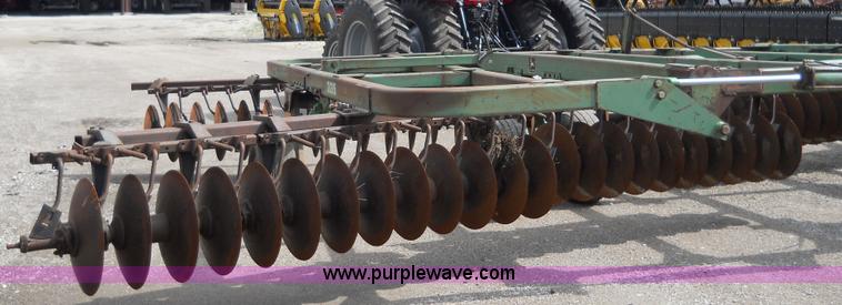 image for item 5002 John Deere 335 disk