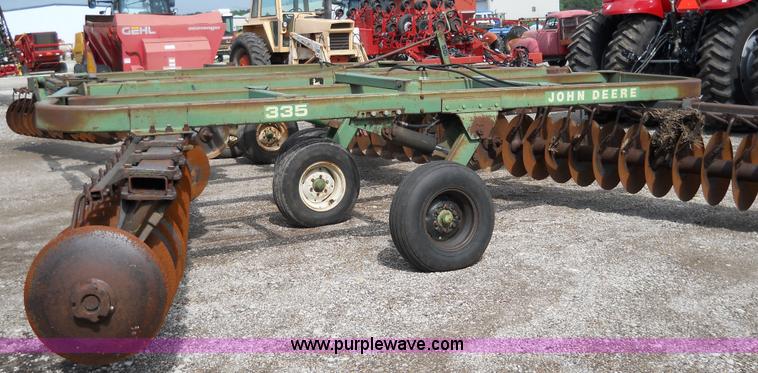 image for item 5002 John Deere 335 disk