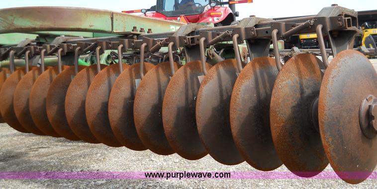 image for item 5002 John Deere 335 disk
