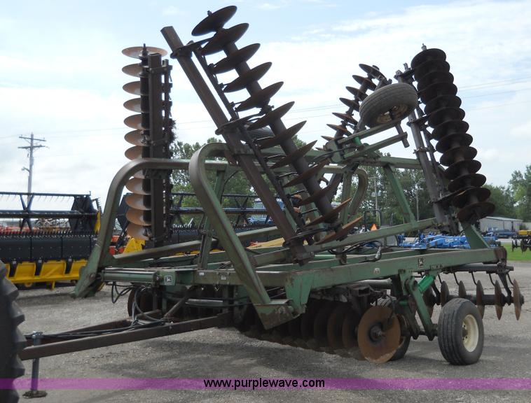 image for item 5002 John Deere 335 disk