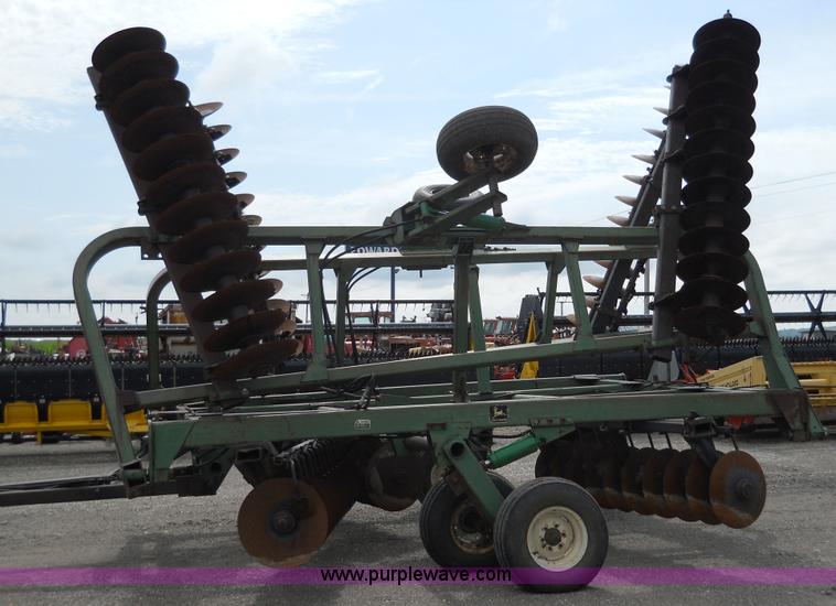 image for item 5002 John Deere 335 disk