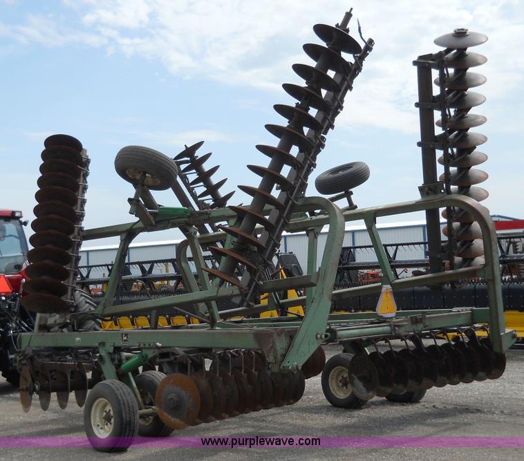 image for item 5002 John Deere 335 disk