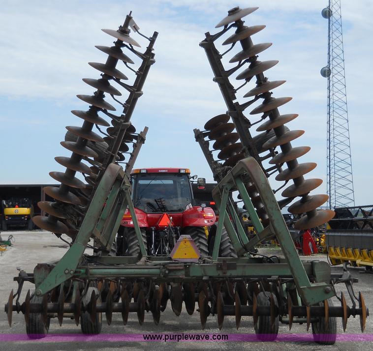 image for item 5002 John Deere 335 disk