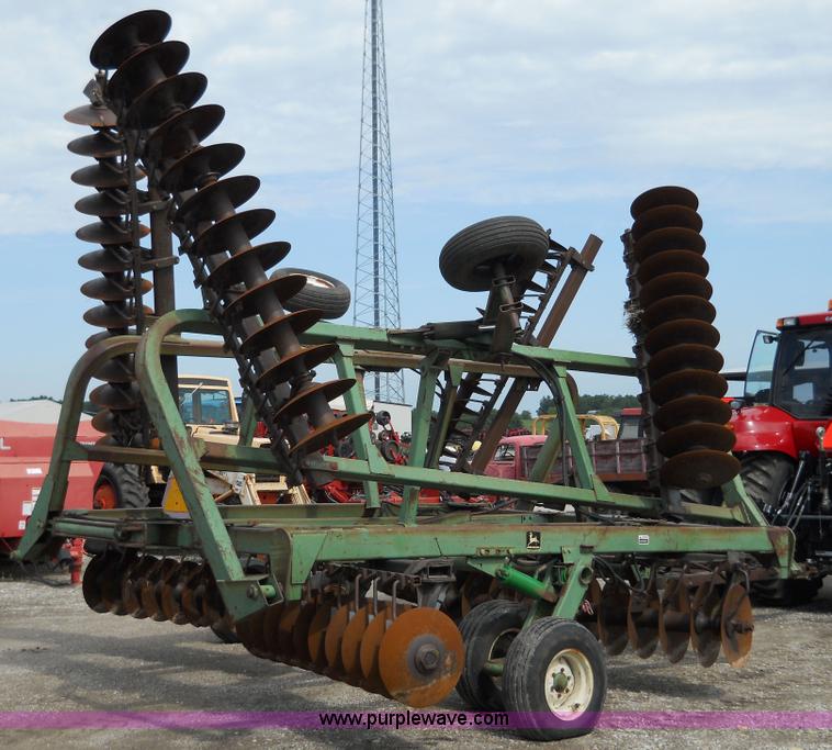 image for item 5002 John Deere 335 disk