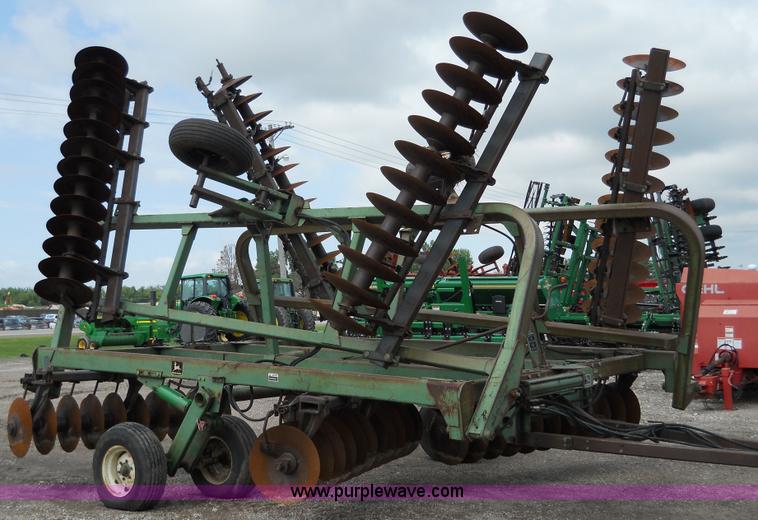 image for item 5002 John Deere 335 disk