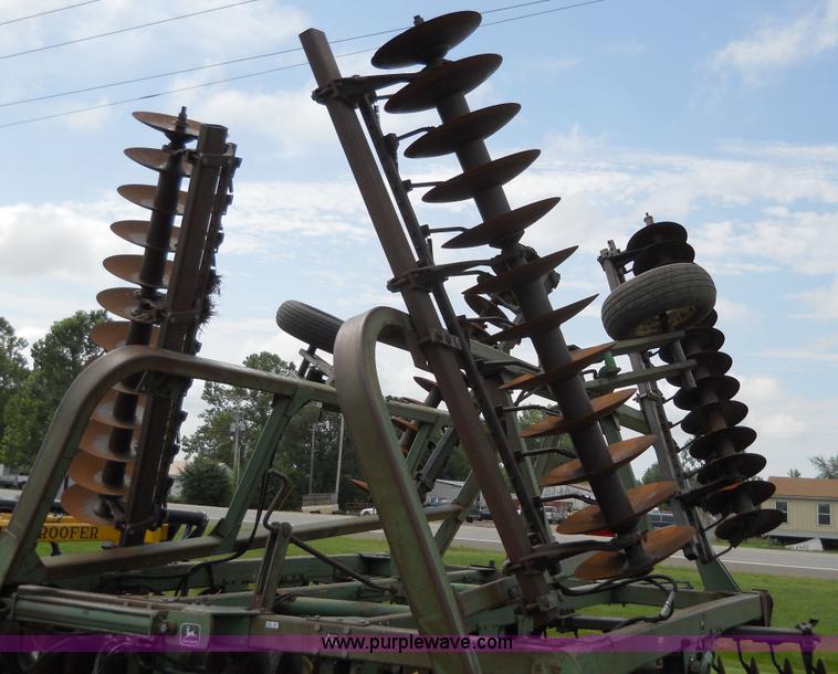 image for item 5002 John Deere 335 disk