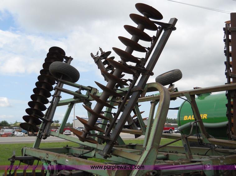 image for item 5002 John Deere 335 disk