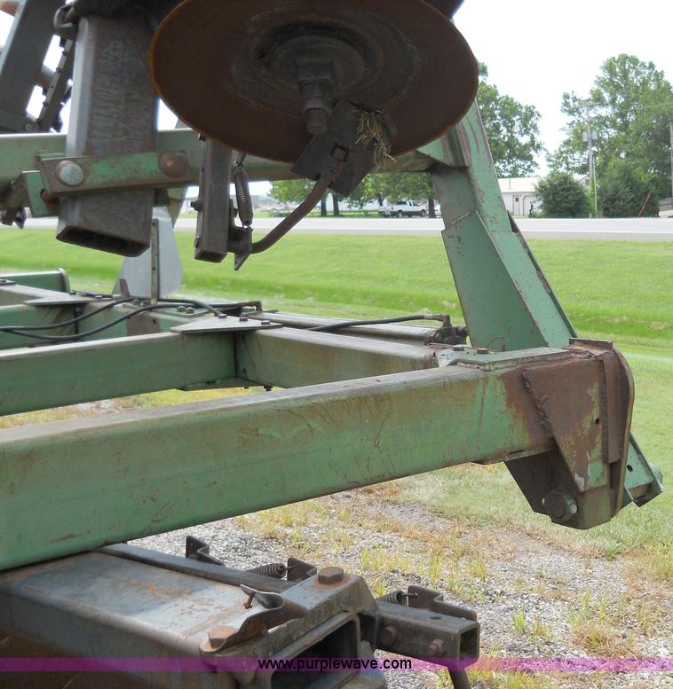 image for item 5002 John Deere 335 disk