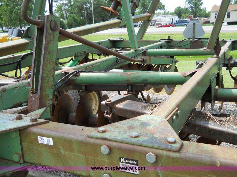 image for item 5002 John Deere 335 disk