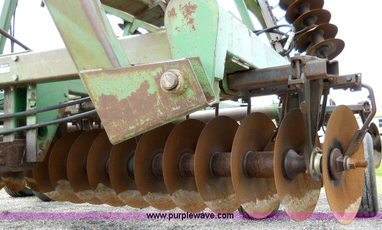 image for item 5002 John Deere 335 disk