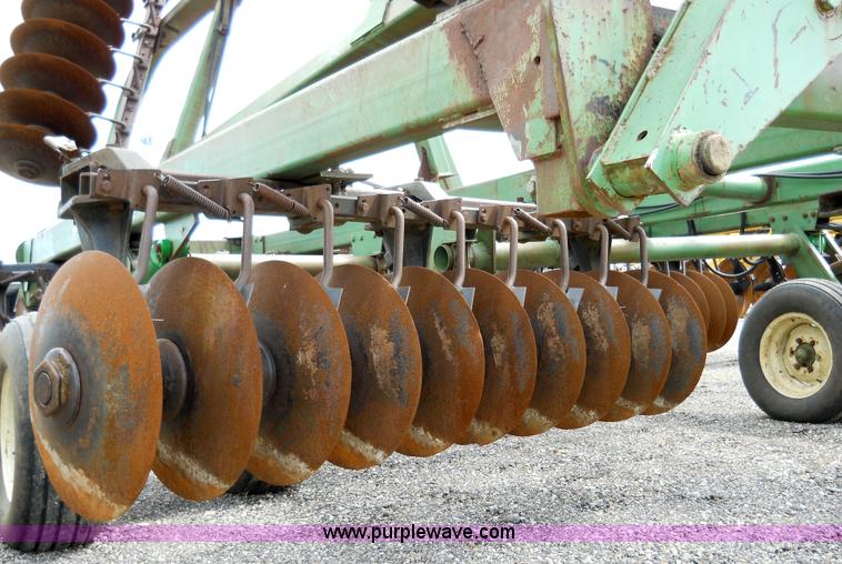 image for item 5002 John Deere 335 disk