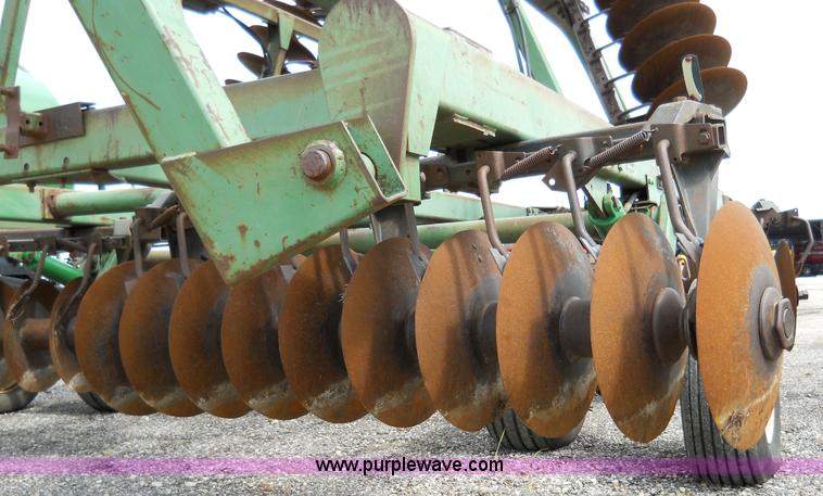 image for item 5002 John Deere 335 disk