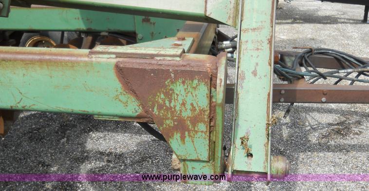 image for item 5002 John Deere 335 disk