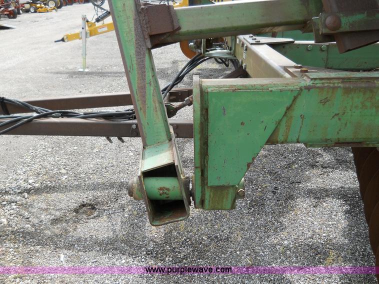 image for item 5002 John Deere 335 disk