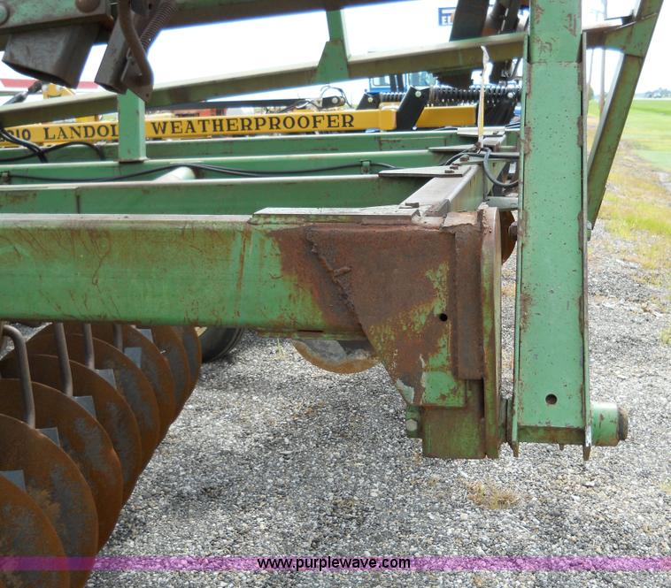 image for item 5002 John Deere 335 disk