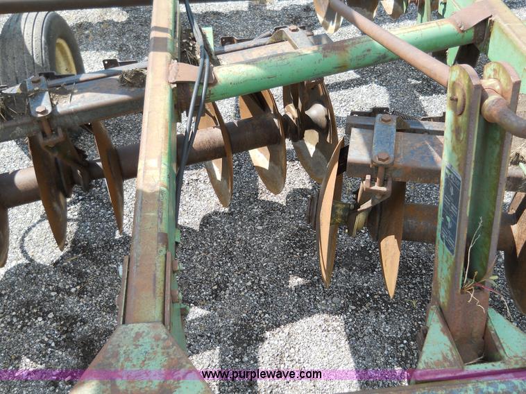 image for item 5002 John Deere 335 disk