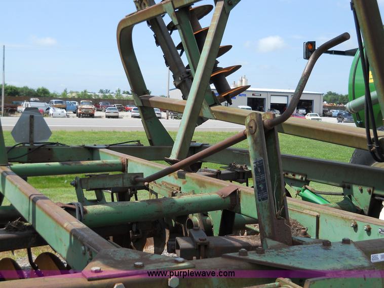 image for item 5002 John Deere 335 disk