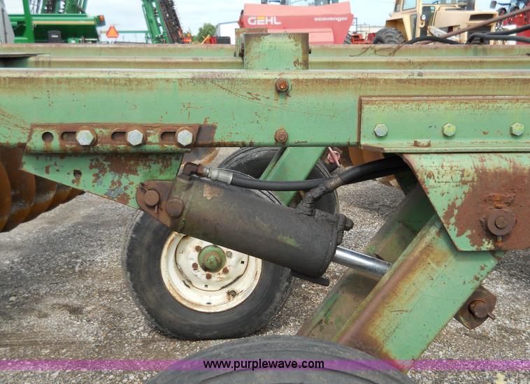 image for item 5002 John Deere 335 disk