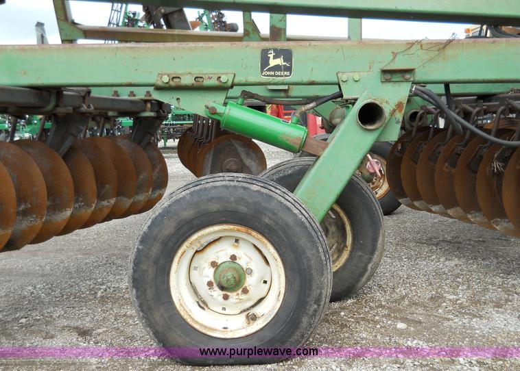 image for item 5002 John Deere 335 disk
