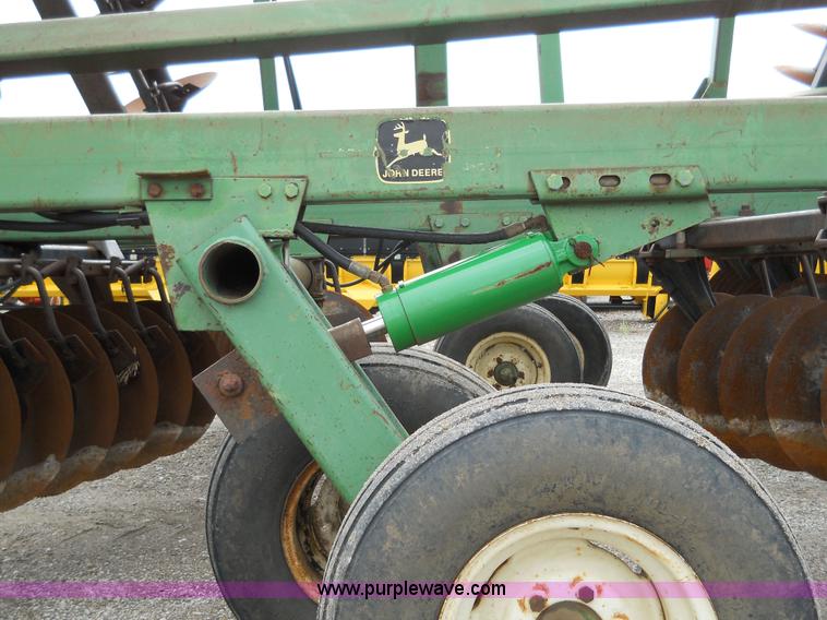 image for item 5002 John Deere 335 disk