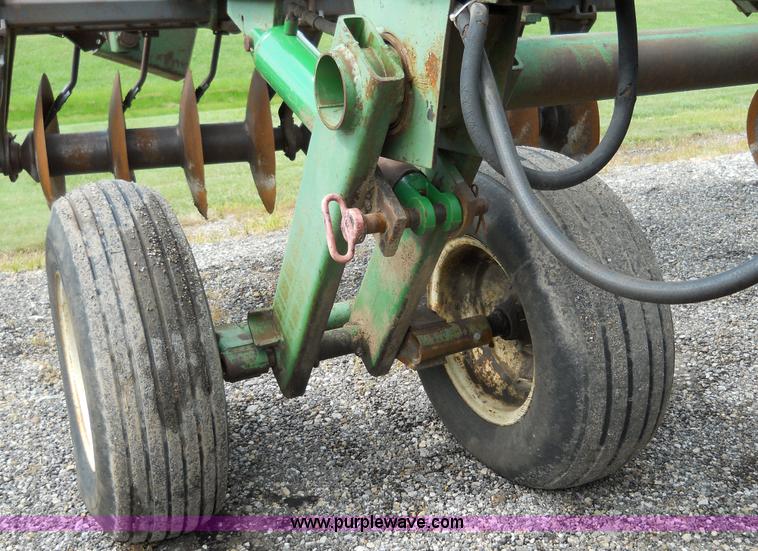 image for item 5002 John Deere 335 disk