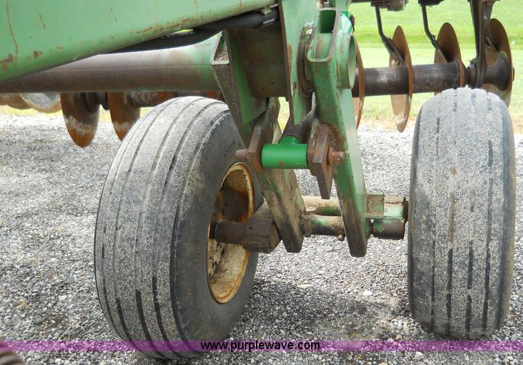 image for item 5002 John Deere 335 disk