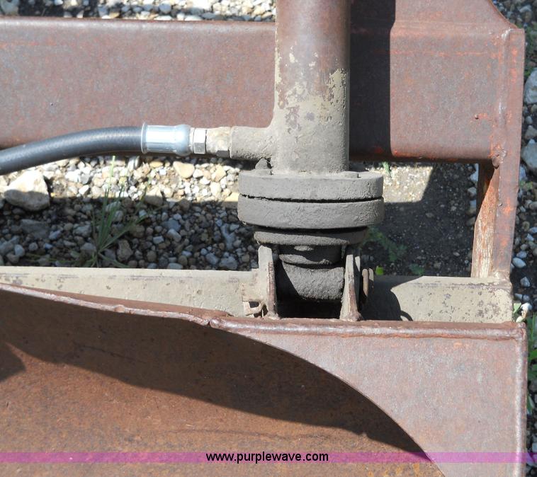 image for item 5006 Front hydraulic tractor loader