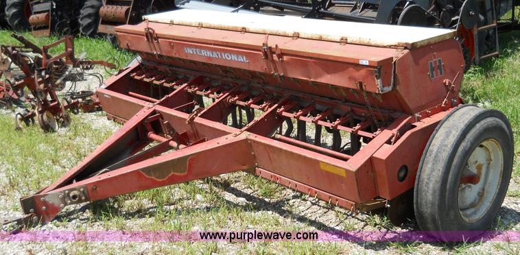 image for item 5011 International 510 drill