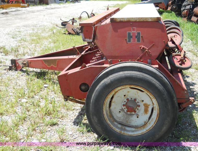 image for item 5011 International 510 drill