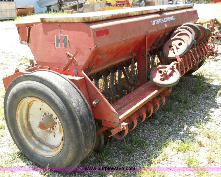 image for item 5011 International 510 drill