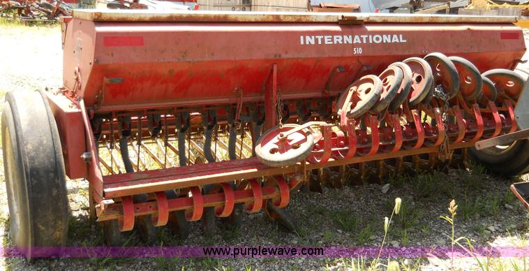 image for item 5011 International 510 drill