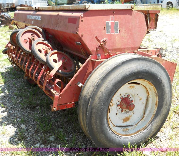 image for item 5011 International 510 drill