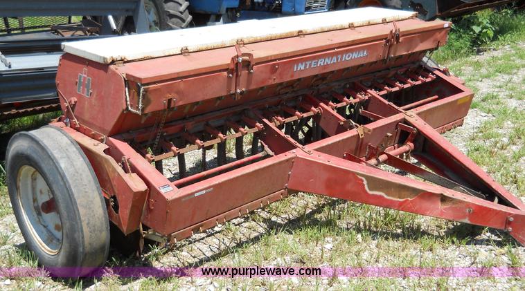 image for item 5011 International 510 drill